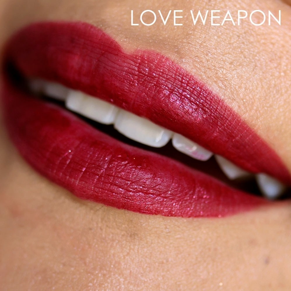 🥳HP🥳 MAC Metallic Liquid💄- LOVE WEAPON - Picture 5 of 9